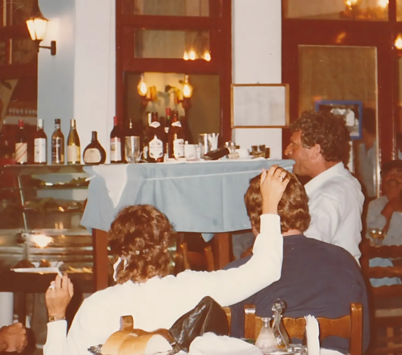An ordinary evening at the taverna